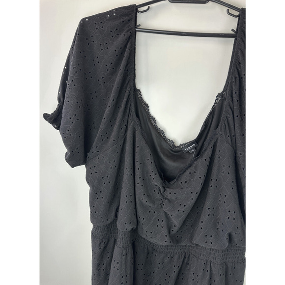 NWT Torrid Eyelet Smocked Waist & Sleeve Sweetheart Top Black Plus Size 5 5X - Picture 4 of 16